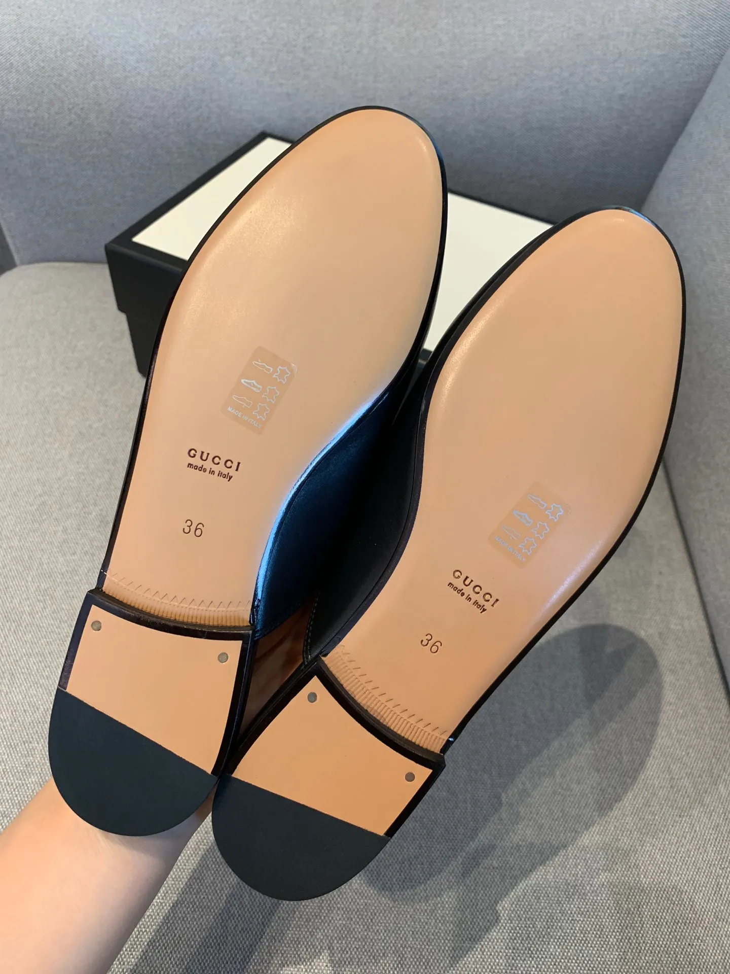 👟👟Ex-factory price 360👟👟 Women's Shoes Women's Clothing Women's Shoes Women's Clothing Gucci's classic evergreen horsebit half-drags, the quality of our G series is known to all customers who have tried it. The black upper is made of original imported calfskin, the lining is water-dyed cowhide, and the outsole is imported Italian grade A leather! Pure copper horsebit! The shape of the last is completely comparable to the original product, and the workmanship details are perfect. Welcome to compare🆚 35-40 regular size, 40 customized,
